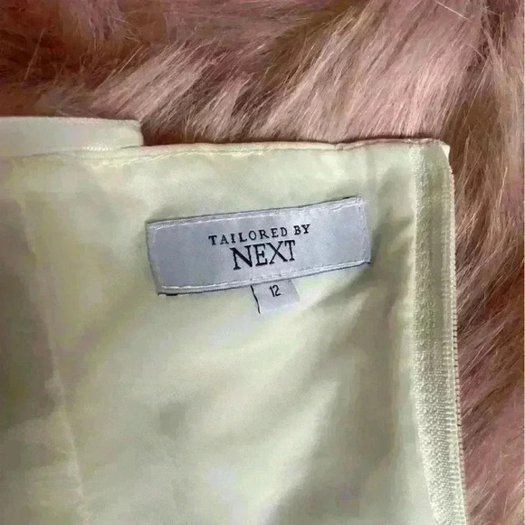 White corset with lace. - Picture 3 of 5